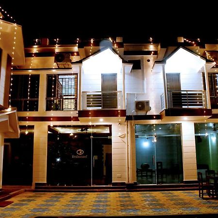 Hotel Aayes And Resort Shānti Niketan Exterior photo