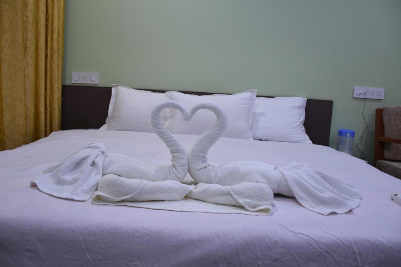 Hotel Aayes And Resort Shānti Niketan Room photo
