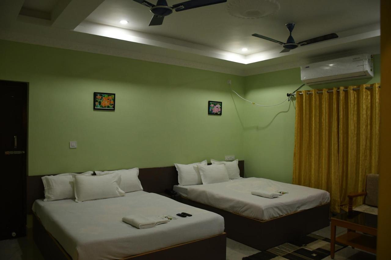 Hotel Aayes And Resort Shānti Niketan Room photo